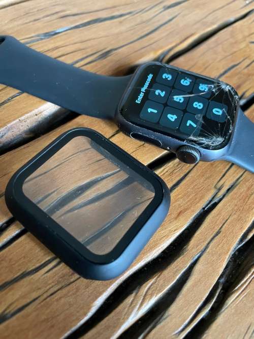 Apple Watch Series 4 GPS 40mm Space Grey Aluminium Case - Outer Cracked Screen, Full Working (AS IS)