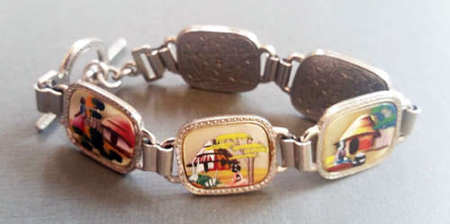 DELIGHTFUL VINTAGE HAND PAINTED BRACELET WITH TOGGLE CLOSING. UNUSUAL!