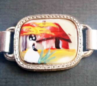 DELIGHTFUL VINTAGE HAND PAINTED BRACELET WITH TOGGLE CLOSING. UNUSUAL!