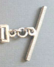 DELIGHTFUL VINTAGE HAND PAINTED BRACELET WITH TOGGLE CLOSING. UNUSUAL!