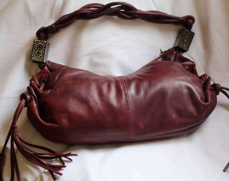 GENUINE JENNIFER LOPEZ (JLO) BURGUNDY ORIGINAL LEATHER 'HOBO' HANDBAG WITH TASSEL DETAILS.