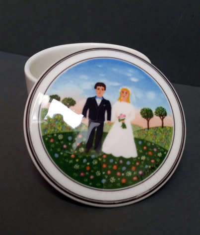 VINTAGE VILLEROY AND BOCH ORNAMENTAL PORCELAIN DISH WITH PAINTED LID. COLLECTOR'S ITEM!