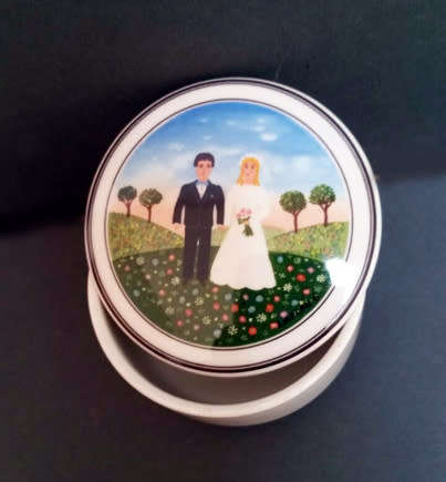 VINTAGE VILLEROY AND BOCH ORNAMENTAL PORCELAIN DISH WITH PAINTED LID. COLLECTOR'S ITEM!