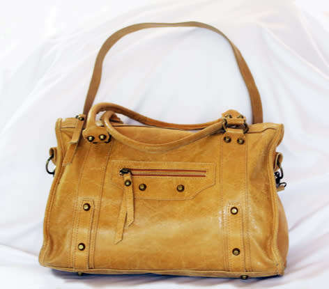 MUSTARD FIRENZE GENUINE LEATHER SAFARI HANDBAG. DESIGN MODELLED ON BALENCIAGA. MADE IN ITALY.