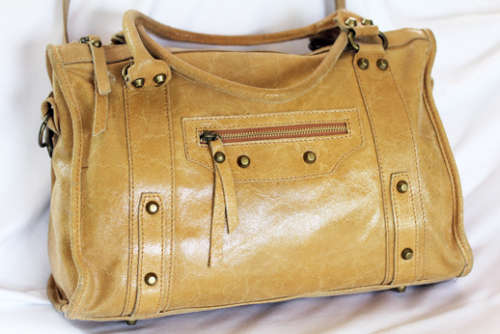MUSTARD FIRENZE GENUINE LEATHER SAFARI HANDBAG. DESIGN MODELLED ON BALENCIAGA. MADE IN ITALY.