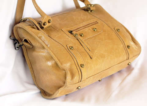 MUSTARD FIRENZE GENUINE LEATHER SAFARI HANDBAG. DESIGN MODELLED ON BALENCIAGA. MADE IN ITALY.