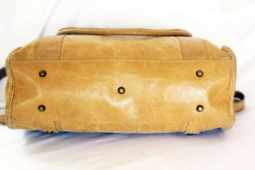 MUSTARD FIRENZE GENUINE LEATHER SAFARI HANDBAG. DESIGN MODELLED ON BALENCIAGA. MADE IN ITALY.