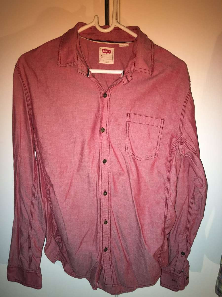 Levis button long sleeve shirt (quality photo in discription)