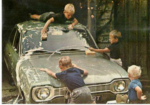 Ford Escort --  Brochure