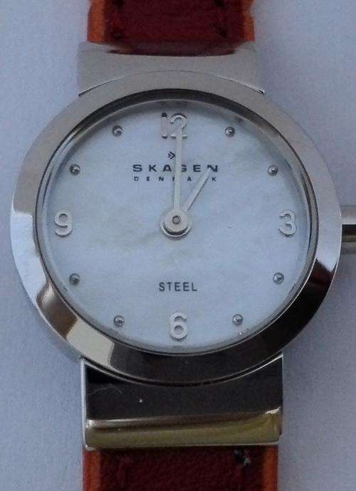 Authentic SKAGEN Denmark Petite Ultra Slim Red Leather Mother Of Pearl Ladies Watch