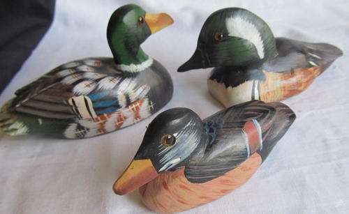 WOODEN HAND CARVED DUCK ORNAMENTS