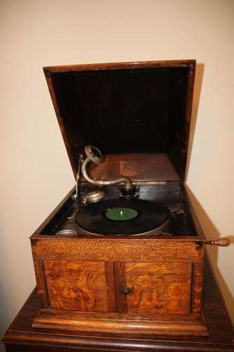Wow!! Antique His Masters Voice Gramophone Model 103 From 1925!!