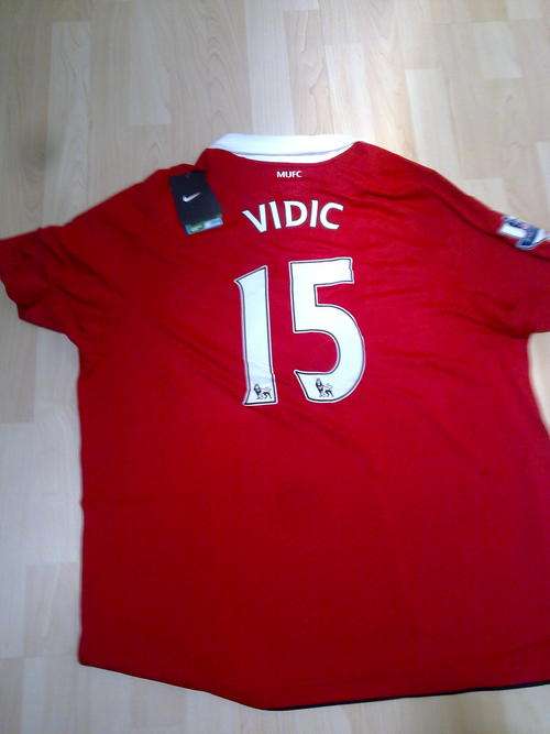 Man Utd 2010/2011 Home Jersey with Vidic Printing and Badges!