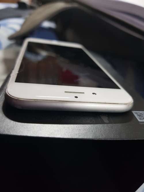 Iphone 6 Silver 64GB [Crack on side of screen]