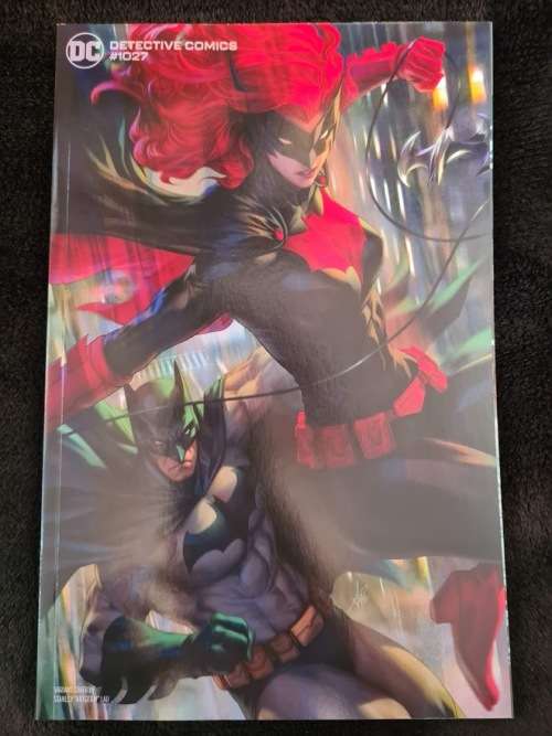 DC Comics - Detective Comics #1027 - Artgerm Batman and Batwoman Variant + free comic