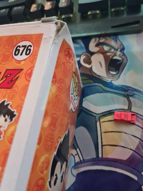 Funko Pop! -  Dragon Ball Z - Vegeta - Over 9000 + Free Protector [Box damage special]