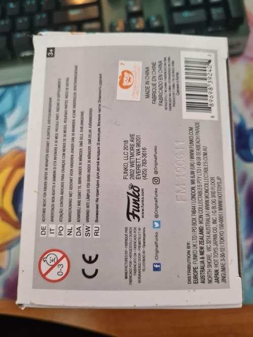 Funko Pop! - Super Saiyan Vegeta - Red Chrome - SDCC + protector (Box Damage)