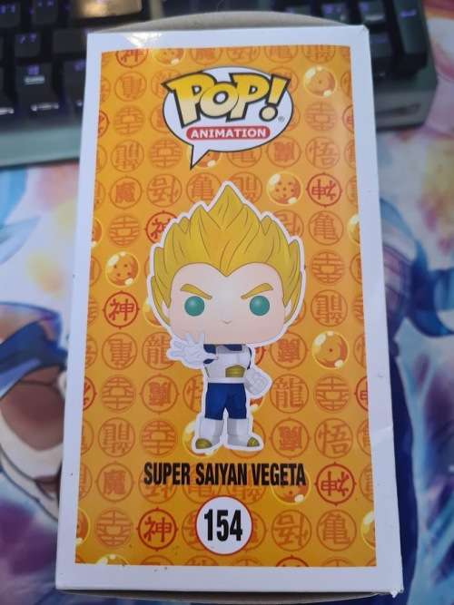 Funko Pop! - Super Saiyan Vegeta - Red Chrome - SDCC + protector (Box Damage)
