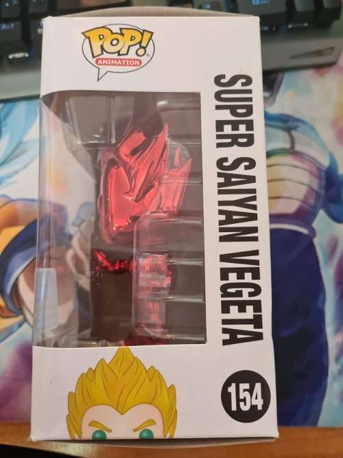 Funko Pop! - Super Saiyan Vegeta - Red Chrome - SDCC + protector (Box Damage)