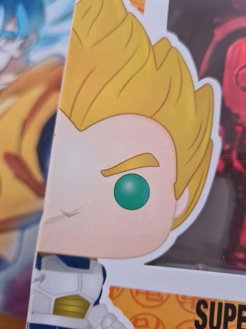 Funko Pop! - Super Saiyan Vegeta - Red Chrome - SDCC + protector (Box Damage)