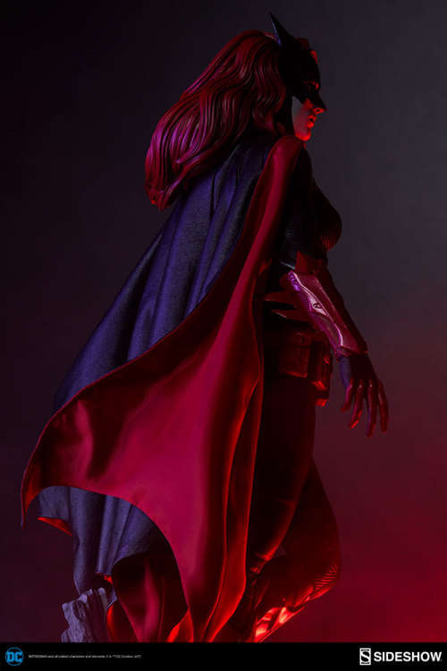 DC Comics - Sideshow - Batwoman Premium Format Statue - Exclusive edition