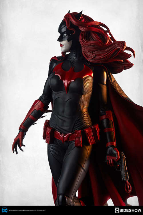 DC Comics - Sideshow - Batwoman Premium Format Statue - Exclusive edition