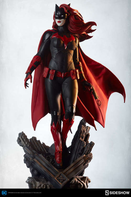 DC Comics - Sideshow - Batwoman Premium Format Statue - Exclusive edition