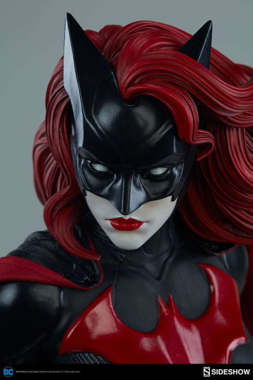 DC Comics - Sideshow - Batwoman Premium Format Statue - Exclusive edition