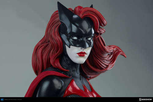 DC Comics - Sideshow - Batwoman Premium Format Statue - Exclusive edition