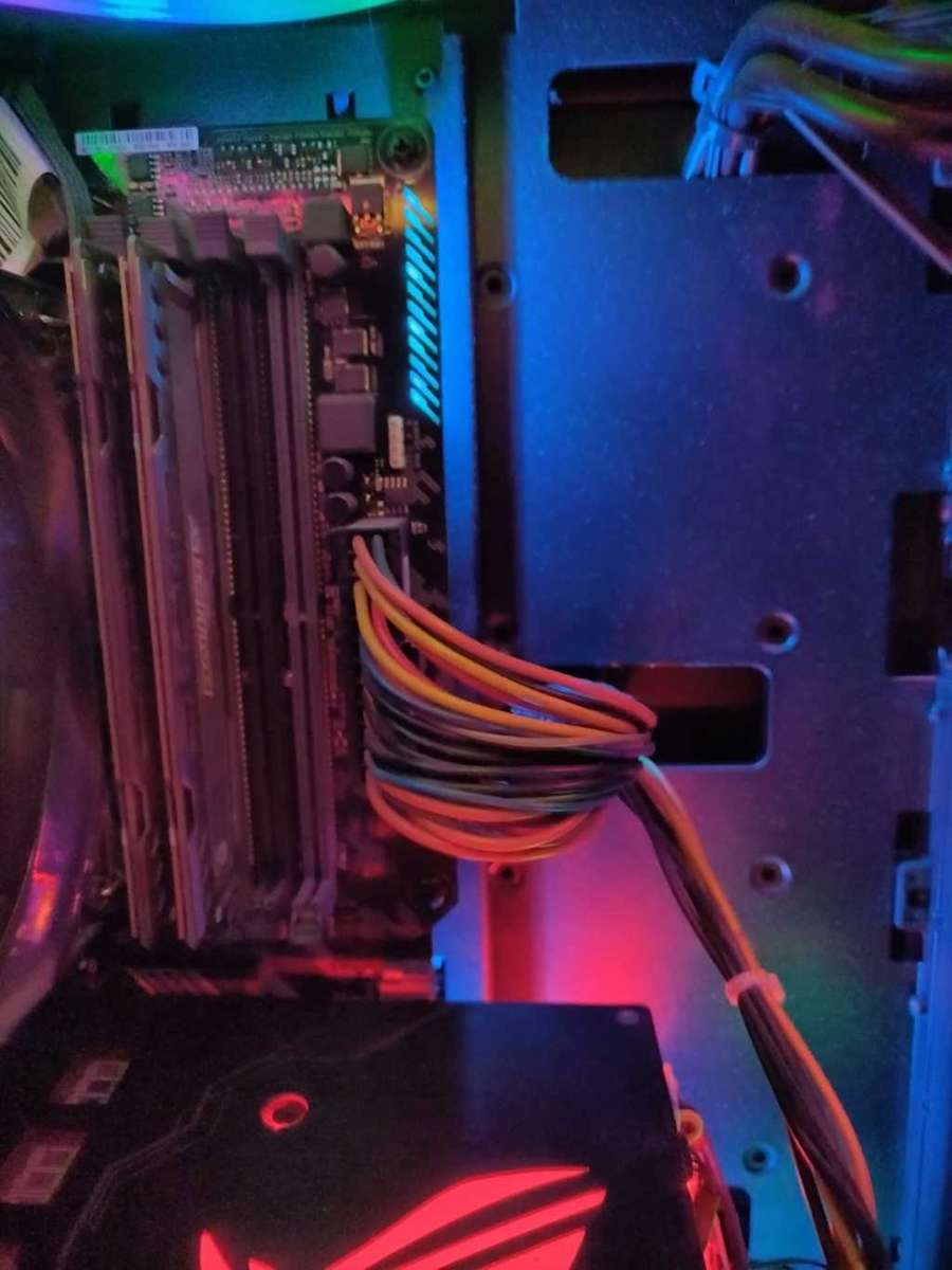 AMD Ryzen 5 2600X six core - NVIDIA GeForce RTX 2060 - Gaming PC - Tower and Monitor