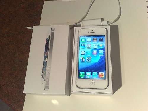 APPLE I PHONE 5-LIGHTLY USED,WITH BOX,EARPHONES,CHARGER-PERFECT WORKING CONDITION