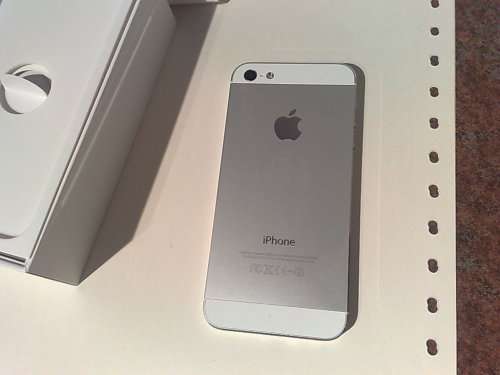 APPLE I PHONE 5-LIGHTLY USED,WITH BOX,EARPHONES,CHARGER-PERFECT WORKING CONDITION