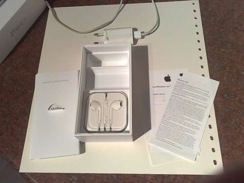 APPLE I PHONE 5-LIGHTLY USED,WITH BOX,EARPHONES,CHARGER-PERFECT WORKING CONDITION