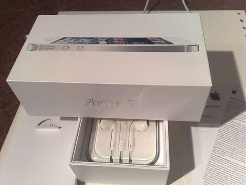 APPLE I PHONE 5-LIGHTLY USED,WITH BOX,EARPHONES,CHARGER-PERFECT WORKING CONDITION