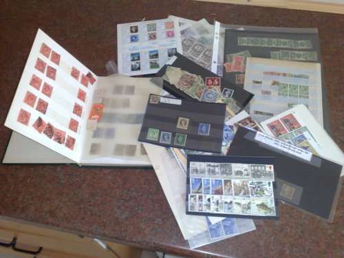 GREAT BRITAIN-SMALL MIXED LOT TO CLEAR,STOCKBOOK,LOOSE PAGES,CARDS ETC