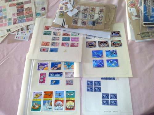 GLORY LOT TO CLEAR-CARDS,SLEEVES,PAGES,,ODDS-40  ITEMS IN TOTAL-PLUS STOCKBOOK FULL-BARGAIN LOT