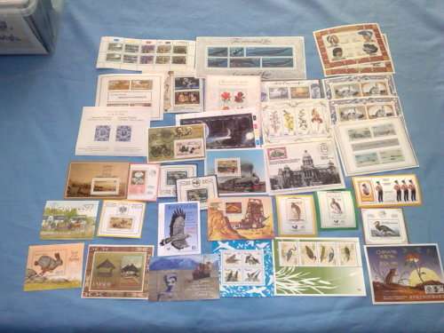 CLOSES 10 PM-RSA,FOUNDATIONS,35 ASSORTED MINISHEETS,SOME BETTER ONES ALL FINE UM