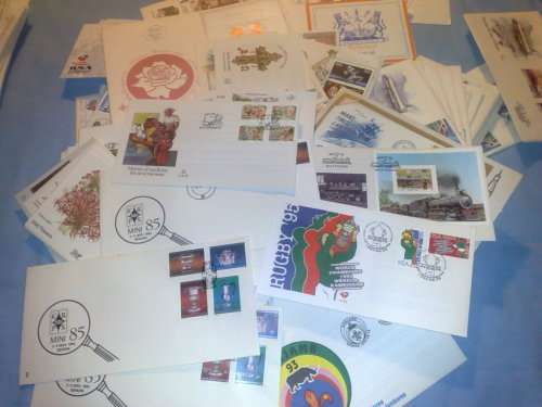 BARGAIN CLEARANCE LOT-CONTROL BLOCKS.LOOSE STAMPS,FDC,MINISHEETS,MAXICARDS ETC-GOOD VALUE ASSORTMENT