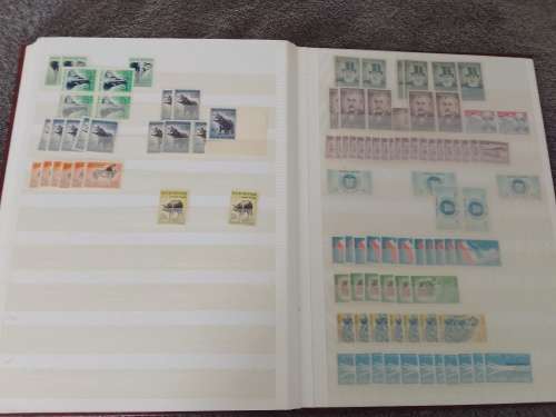 IDEAL 16 PAGE STOCKBOOK IN GOOD CONDITION WITH REMAINDER UNION COLLECTION,UM,MINT,FEW USED-
