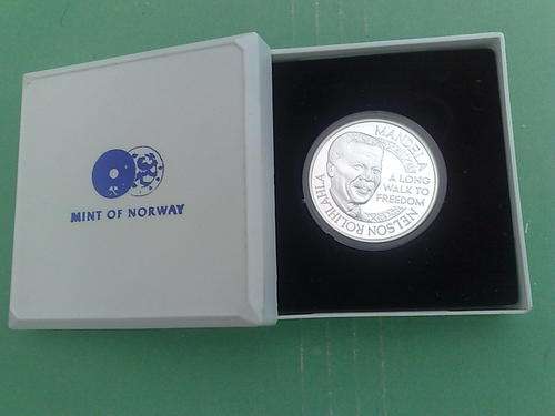 !MANDELA PURE SILVER MEDALLION-MINT OF NORWAY NOBEL PEACE-PROOF 999 ag!!