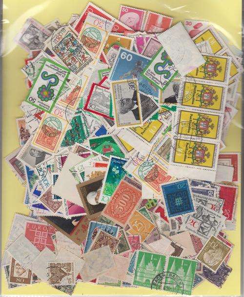 GERMANY & EAST GERMANY - FEW HUNFRED ASSORTED SINGLES IN SLEEVE, FINE USED - GOOD VALUE LOT!!!!!