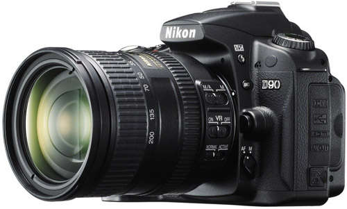Nikon D-90 with 18-200mm VR lens << excellent condition >>
