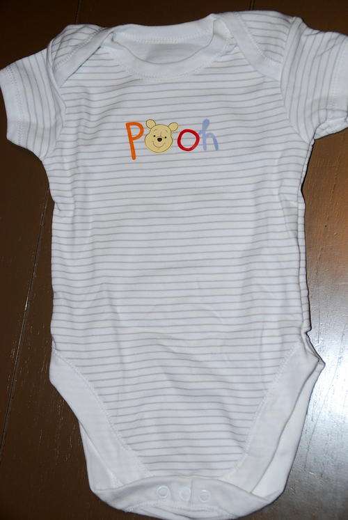 Sameeha Winnie the Pooh UNISEX onesie - Adorable! AGE 3 - 6 months (18kg)