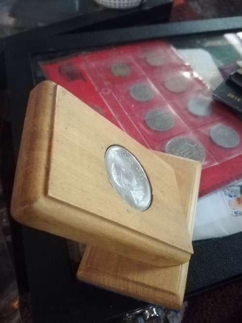 1969 Proof ? R1 coin in wood graded display 9cm high