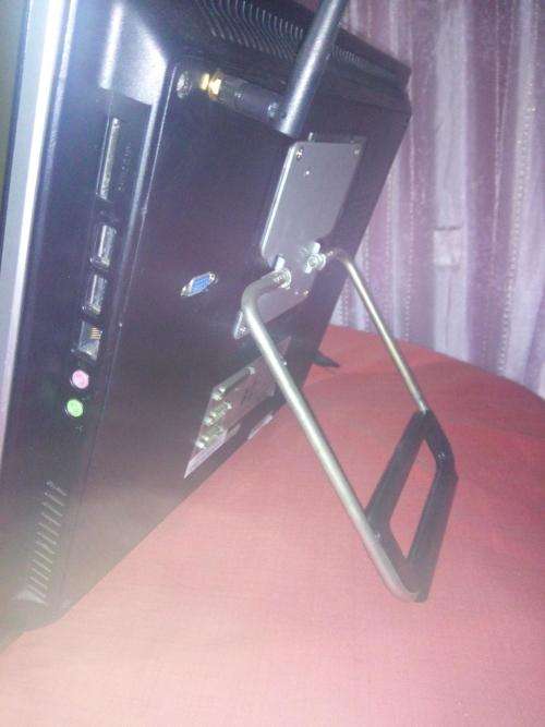 TOUCHSCREEN ALL-IN-ONE PC