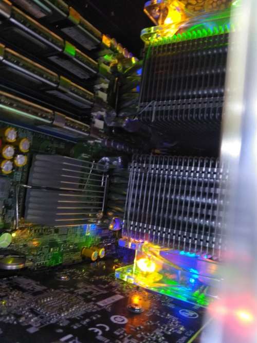 !! INTEL V8 TWIN-XEON CPU's GAMING RIG.8 CORES.16GB RAM