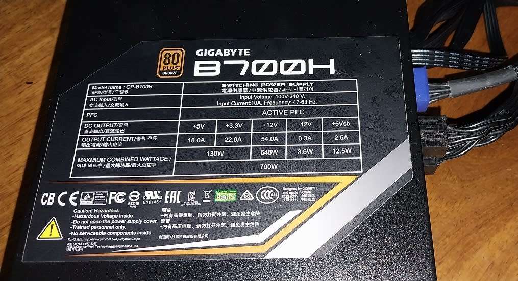 !! 700 W GIGABYTE (AS NEW) GAMING POWER SUPPLY !!