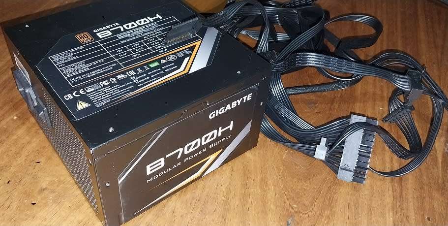 !! 700 W GIGABYTE (AS NEW) GAMING POWER SUPPLY !!