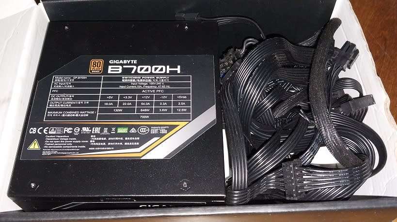 !! 700 W GIGABYTE (AS NEW) GAMING POWER SUPPLY !!