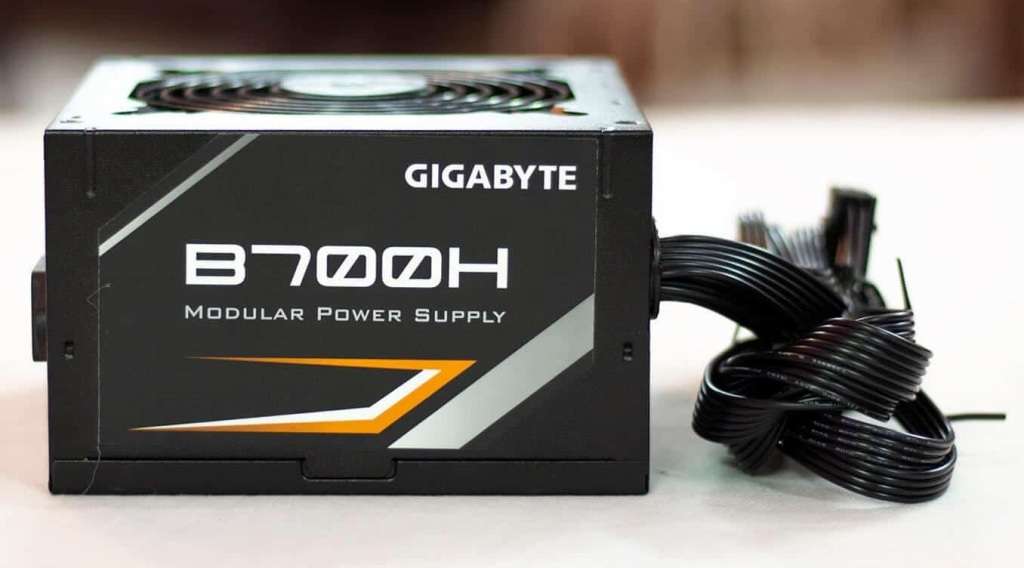 !! 700 W GIGABYTE (AS NEW) GAMING POWER SUPPLY !!